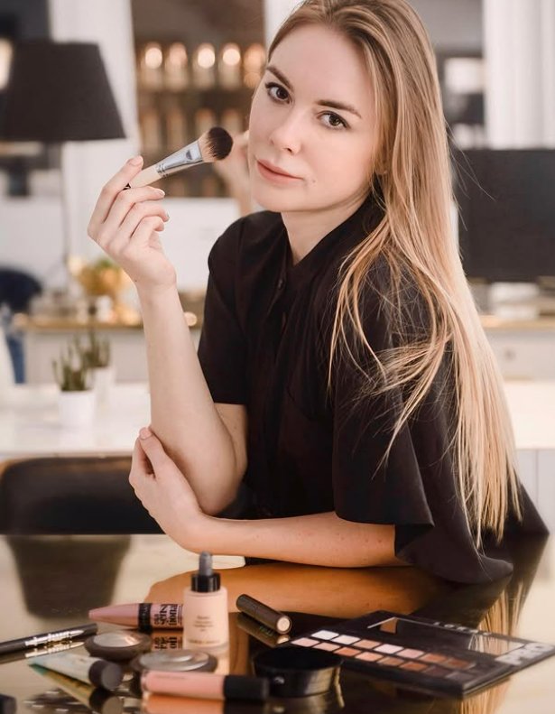 Beautyspace Paris - оформлении бровей, макияжа